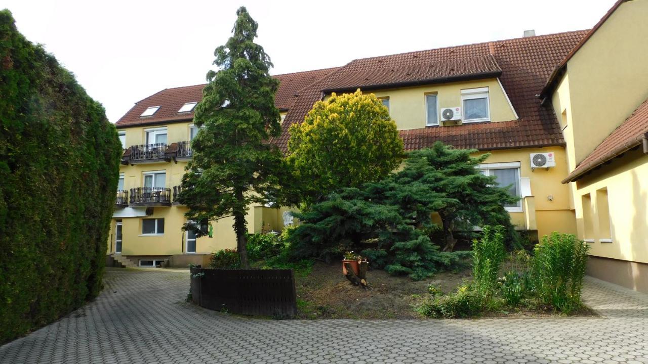 Hotel Panorama Mosonmagyaróvár Eksteriør billede